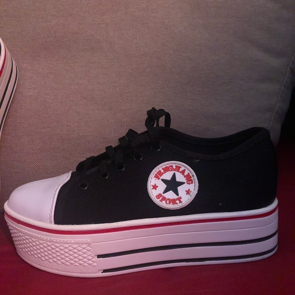 Cute platform sneakers. Size 38 (China size)